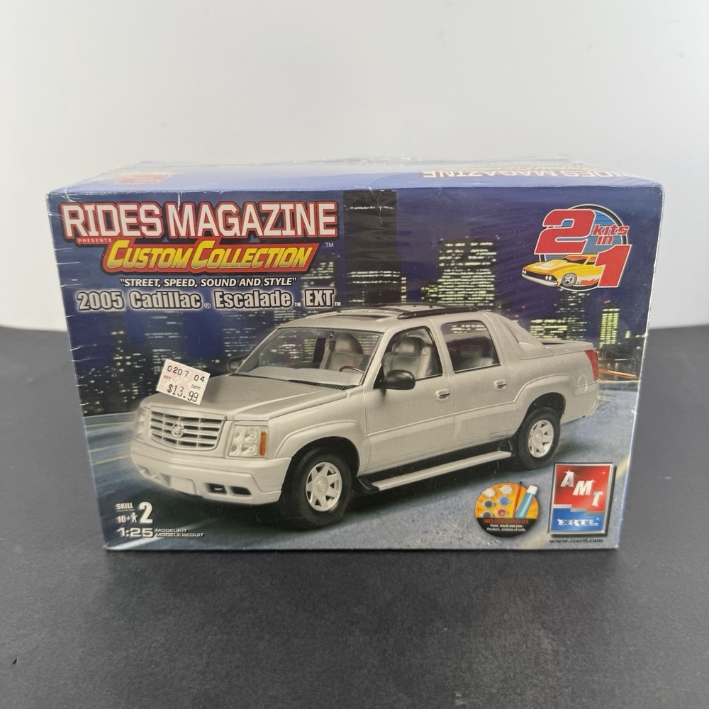 1/25 AMT Rides Magazine Custom Collection 2005 Cadillac Escalade EXT 2 In 1